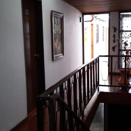 La Casa De Huespedes Hotel Bogota Bagian luar foto
